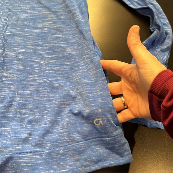 Gap fit XS lightweight hoodie - Picture 3 of 5